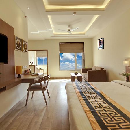 Airport Hotel Claytone Нью-Дели Экстерьер фото
