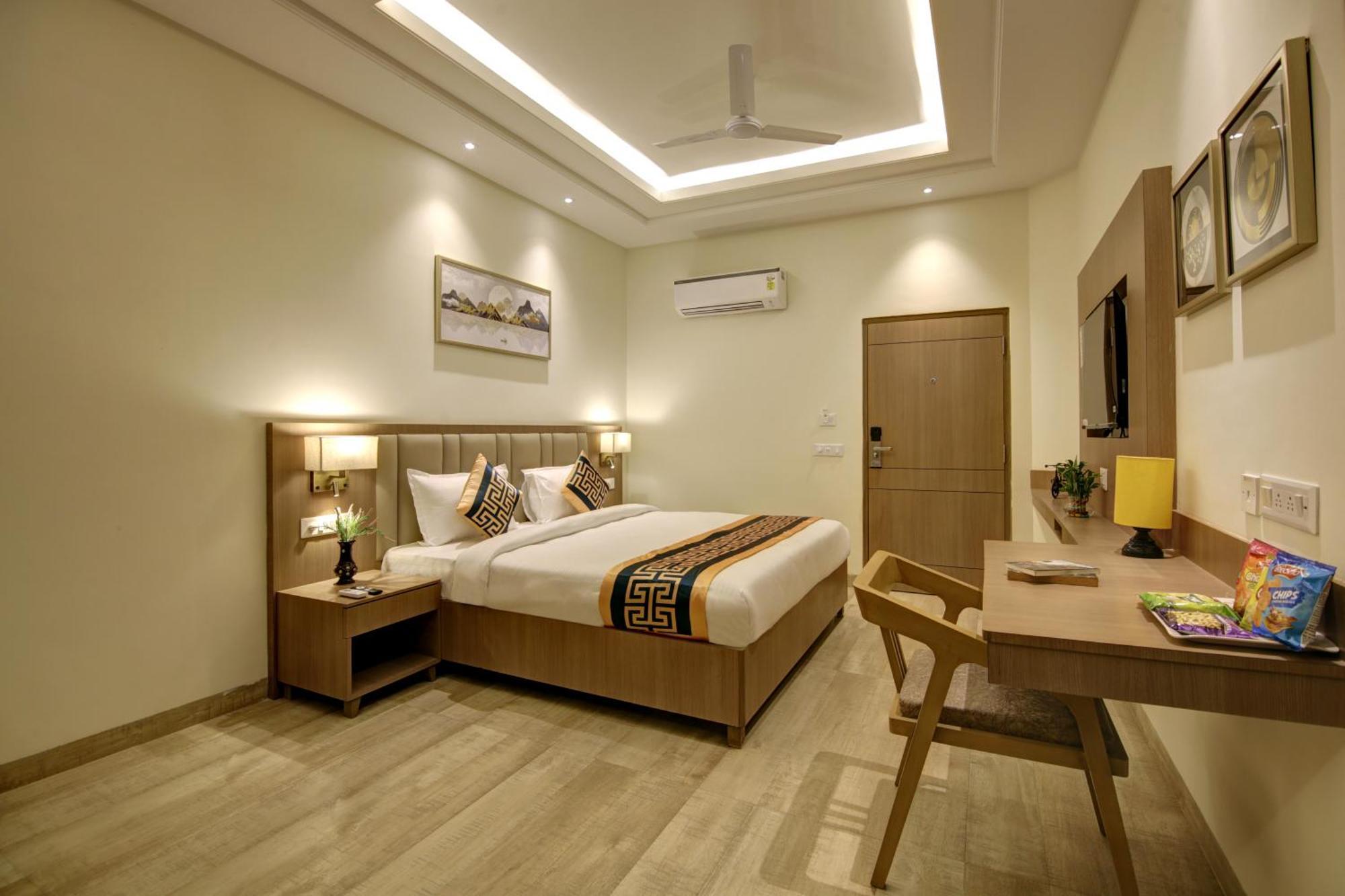 Airport Hotel Claytone Нью-Дели Экстерьер фото