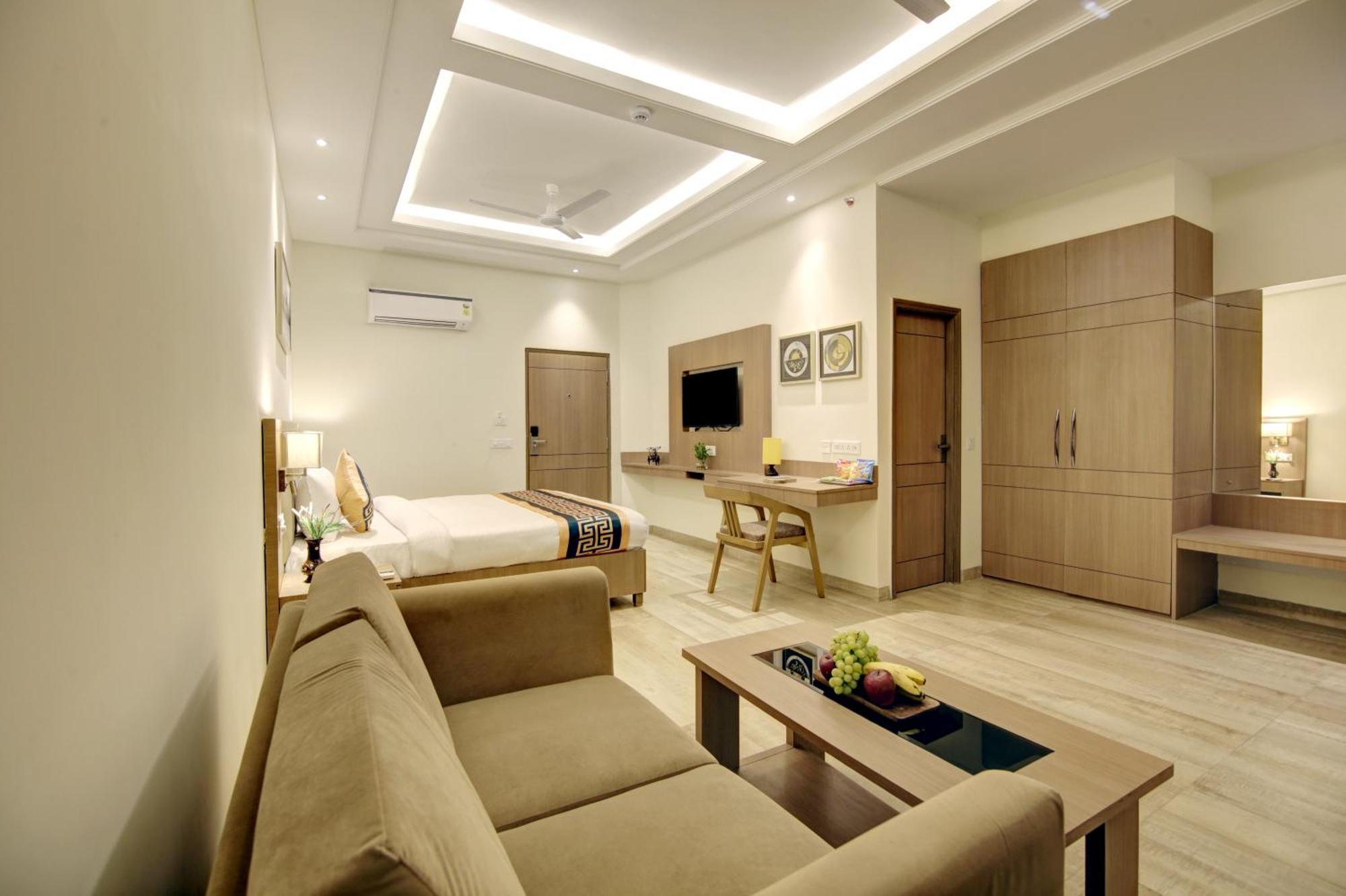 Airport Hotel Claytone Нью-Дели Экстерьер фото