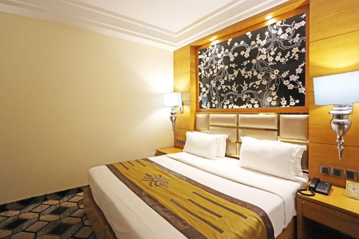Airport Hotel Claytone Нью-Дели Экстерьер фото