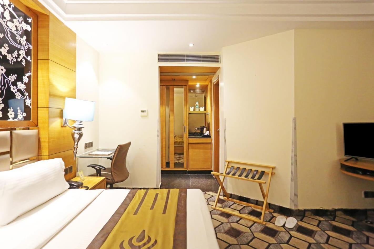 Airport Hotel Claytone Нью-Дели Экстерьер фото