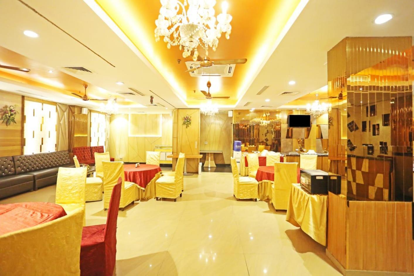 Airport Hotel Claytone Нью-Дели Экстерьер фото