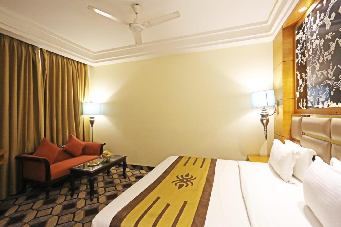 Airport Hotel Claytone Нью-Дели Экстерьер фото