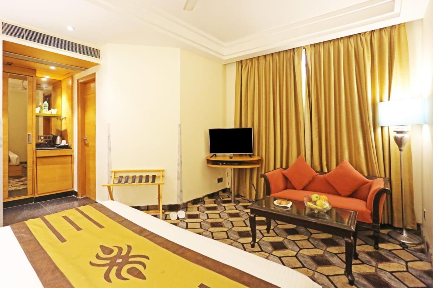 Airport Hotel Claytone Нью-Дели Экстерьер фото